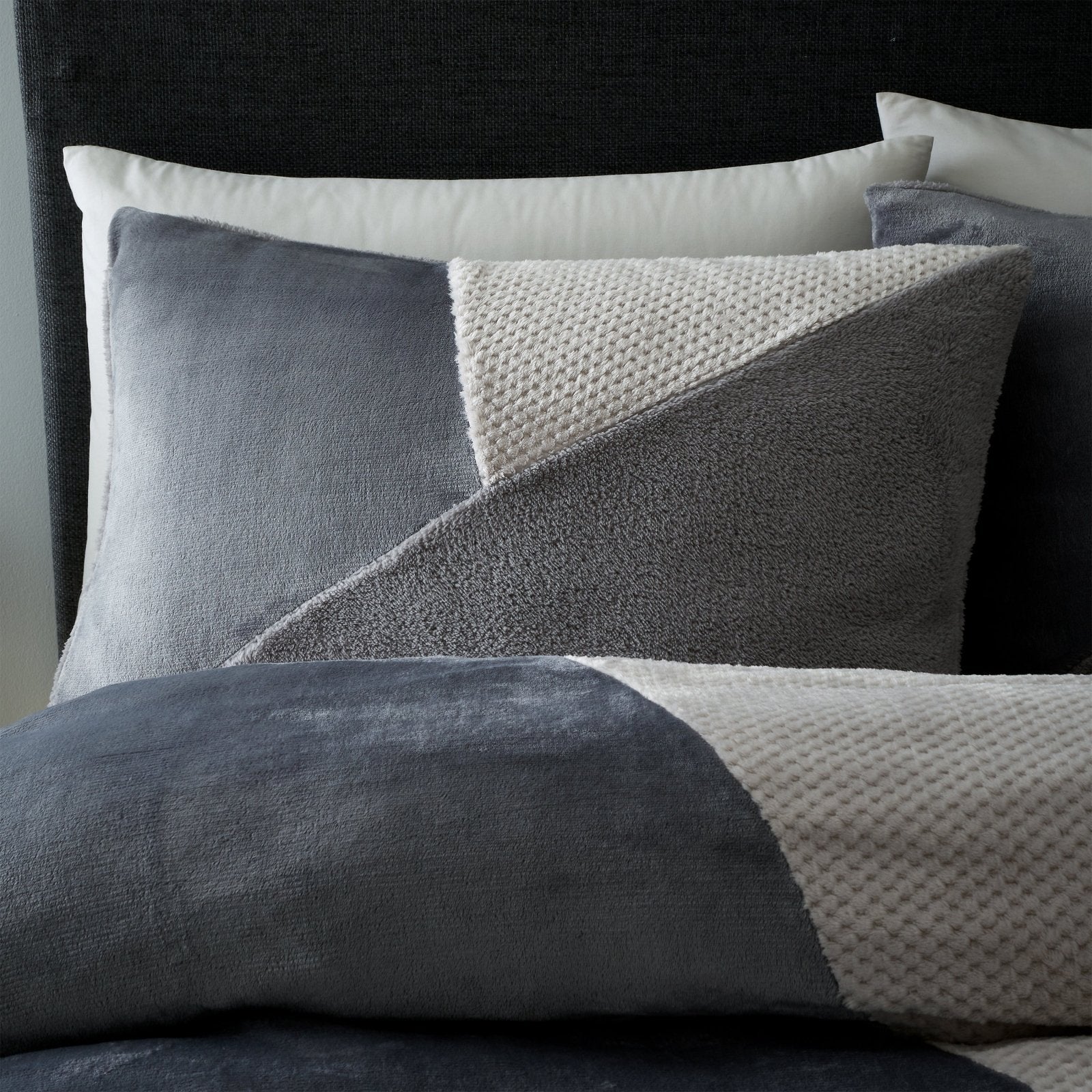 Catherine Lansfield Cozy Geo Fleece Single Quilt Set - Image 3